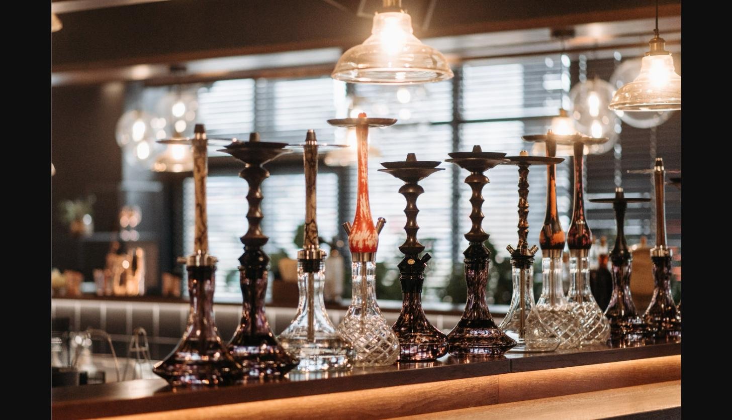 Bar à chicha sur les Champs-Élysées